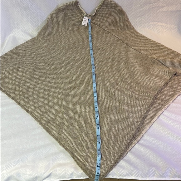 Fratelli Talli beige and cream sweater poncho one size fits all - Picture 6 of 6
